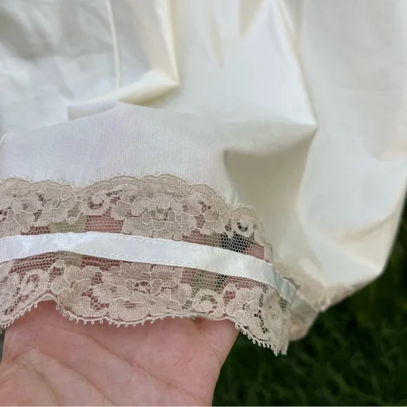 Vintage Vanity fair nude/ Cream lace slip dress! - Picture 3 of 6